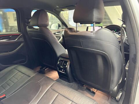 BMW X4 view 32