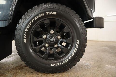 Land Rover Defender view 39