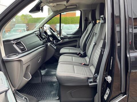 Ford Tourneo Custom view 2