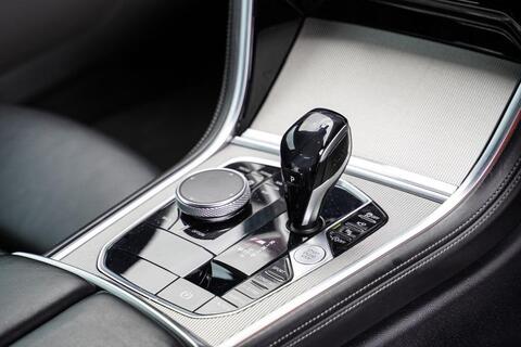 BMW 8 Series view 19