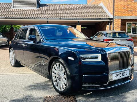 Rolls-Royce Phantom view 3