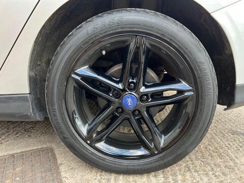 Ford Focus view 27