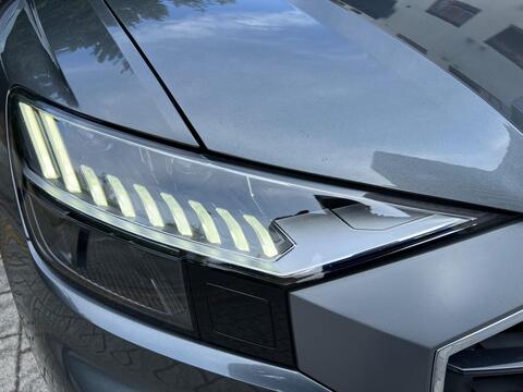 Audi Q8 view 32
