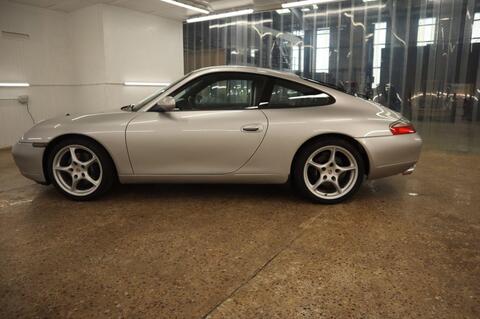 Porsche 911 view 8