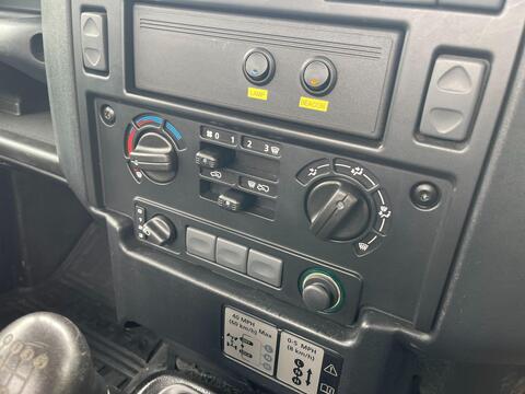Land Rover Defender view 23