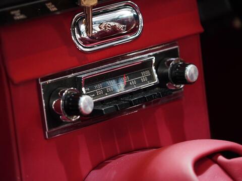 Jaguar E-Type view 14