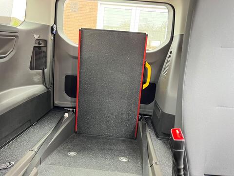 Ford Tourneo Custom view 15
