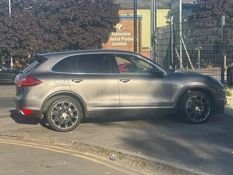 Porsche Cayenne view 33
