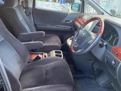 Toyota Alphard view 18