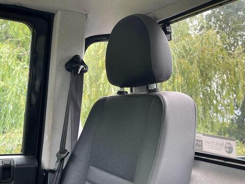 Land Rover Defender view 35