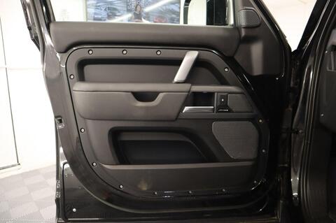 Land Rover Defender view 44