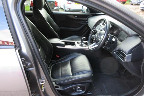 Jaguar Xe view 20