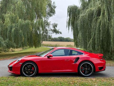 Porsche 911 view 8