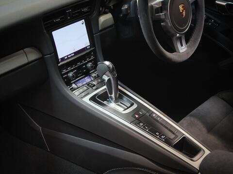 Porsche 911 view 24
