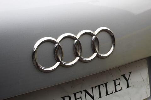 Audi Q7 view 12