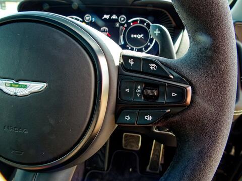 Aston Martin DBX view 39