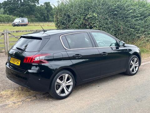 Peugeot 308 view 9