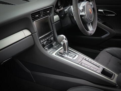 Porsche 911 view 26