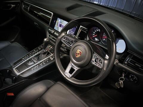 Porsche Macan view 8