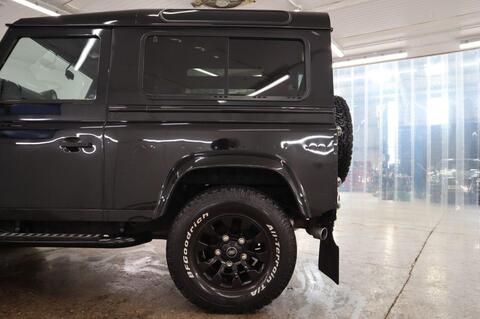 Land Rover Defender view 56