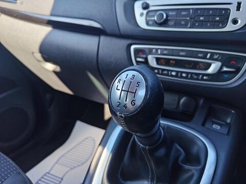Renault Scenic view 19
