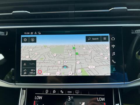 Audi Q8 view 57