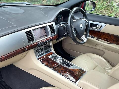 Jaguar XF view 3