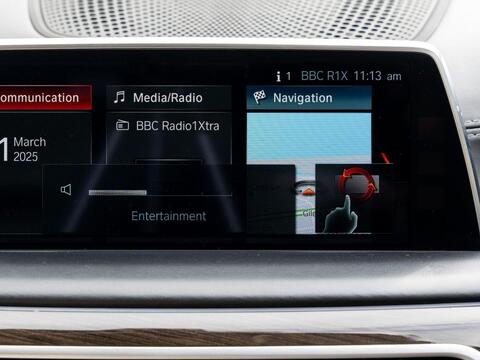 BMW 7 Series view 33