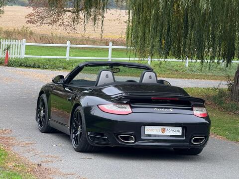 Porsche 911 view 11