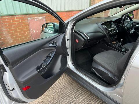 Ford Focus view 18
