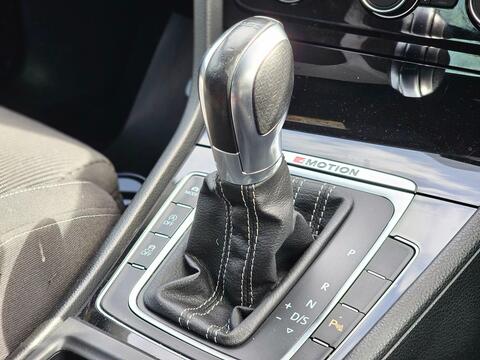 Volkswagen Golf view 23