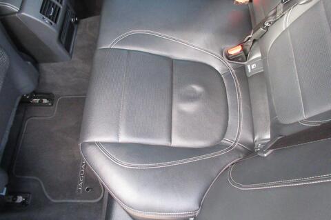 Jaguar Xe view 53