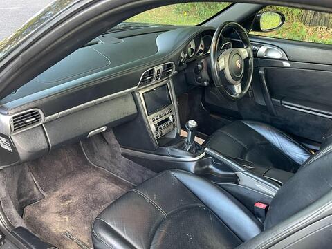 Porsche 911 view 8