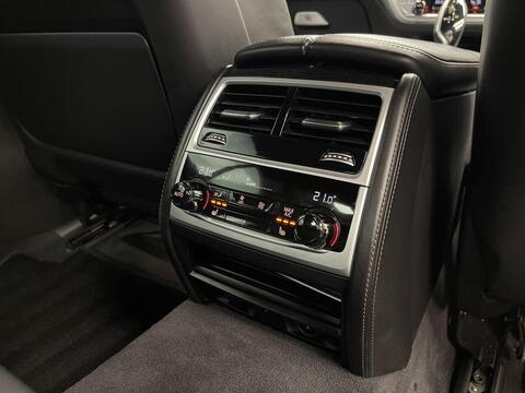 BMW 7 Series view 30