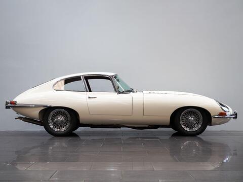 Jaguar E-Type view 5