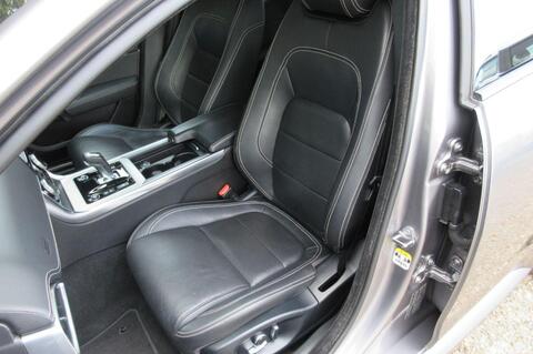Jaguar Xe view 2