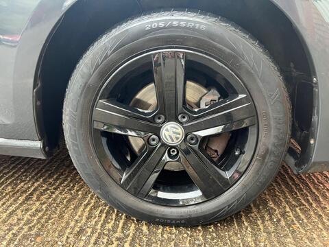 Volkswagen Golf view 23