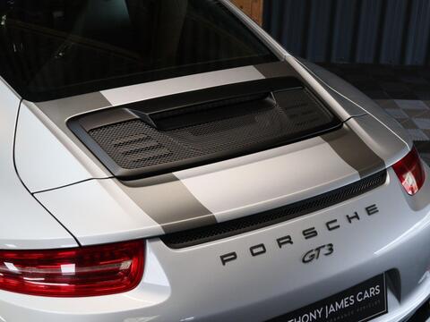 Porsche 911 view 39