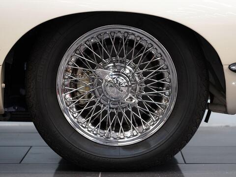 Jaguar E-Type view 3