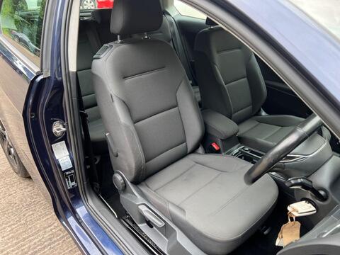 Volkswagen Golf view 9