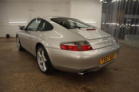 Porsche 911 view 7