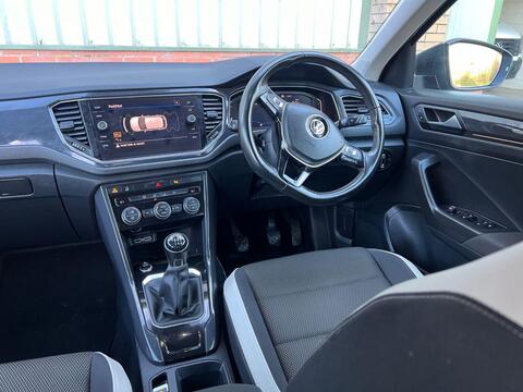 Volkswagen T-Roc view 17