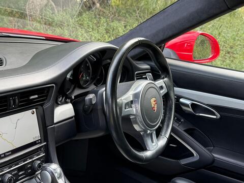 Porsche 911 view 18