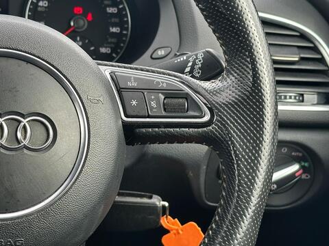 Audi Q3 view 20
