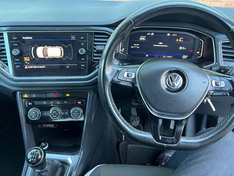 Volkswagen T-Roc view 21