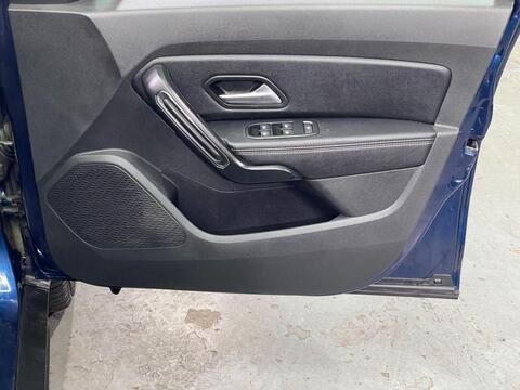 Dacia Duster view 32