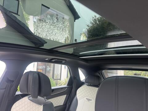 Bentley Bentayga view 8