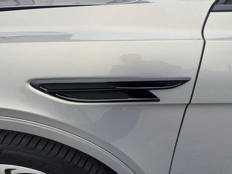 Bentley Bentayga view 26