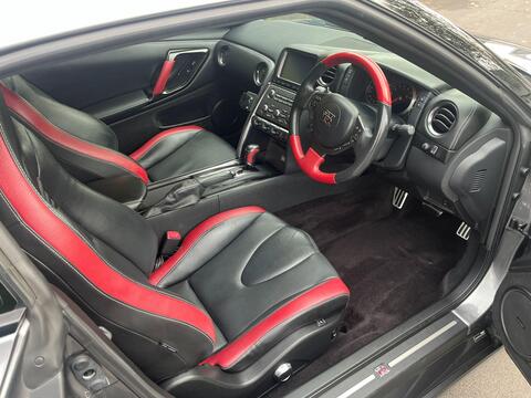 Nissan GT-R view 6