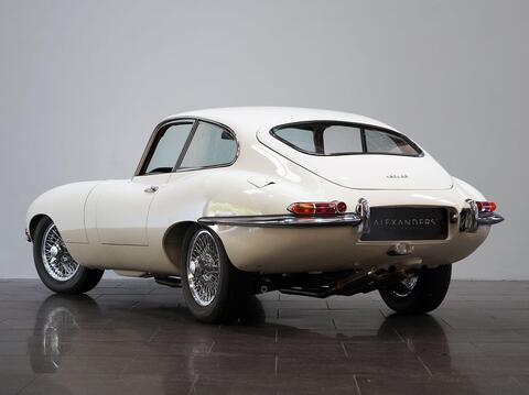 Jaguar E-Type view 6